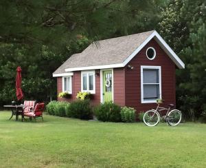 Serene Tiny House with a Big Charm for Glamping in Virginia