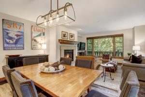 Premium 2 Bedroom Condo in Arrowhead Village! condo