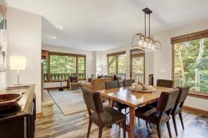 Premium 2 Bedroom Condo in Arrowhead Village! condo