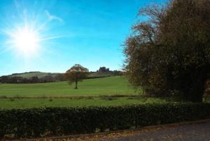 Willow Lodge Cashel- Rock View-Sleeps 8 guests-Spacious- Cosy