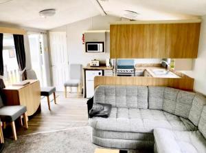 Homely Caravan With Side Decking At Valley Farm, Essex Ref 46286V