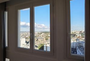 Modern 2-Bed Apt 80m2 with Elevator FREE Parking N19-25