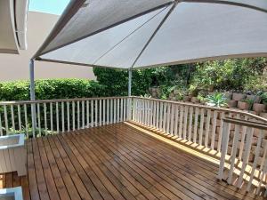 CEst La View Main and Cottage