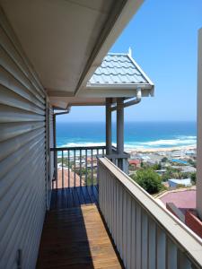 CEst La View Main and Cottage