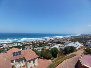 CEst La View Main and Cottage