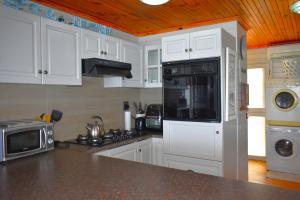 CEst La View Main and Cottage