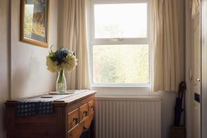 Charming Upper Solva Cottage by Beaches and Harbour