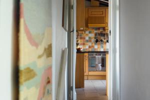 Charming Upper Solva Cottage by Beaches and Harbour