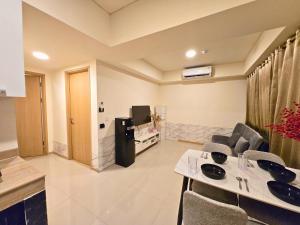 Apart Cozy and Relax 2BR at Meikarta by LS