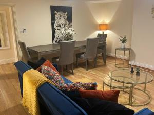 Cozy & Chic 2BR Teddington Apartment Central Location