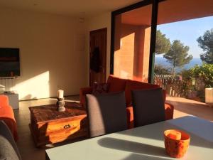 3 bedroom semi-detached house in Sa Riera Begur. Sea views terrace and shared pool Ref:H12
