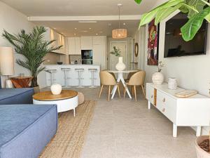 Penthouse apartment in Azahar de Estepona, 2km from Azata Golf