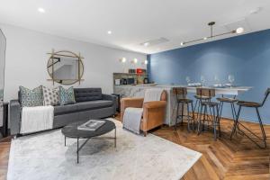 Contemporary 2-Bedroom Escape in Notting Hill