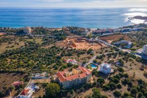 Sunny 1BDR Flat with Pool in Vau by LovelyStay