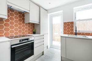 Athera - Queens Park Kensal Rise Stylish Two Bedroom apartment wt Terrace