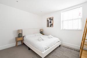 Athera - Queens Park Kensal Rise Stylish Two Bedroom apartment wt Terrace
