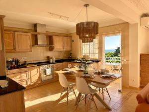 Marinha Coast Vue mer, rooftop, piscine, à Praia da Marinha