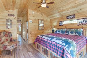 6 Mi to Great Smoky Mtns Cozy Retreat in Cosby!
