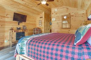 6 Mi to Great Smoky Mtns Cozy Retreat in Cosby!