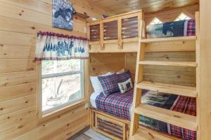 6 Mi to Great Smoky Mtns Cozy Retreat in Cosby!