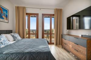 Beautiful Sea and Sunset Views from Apartment CE13, Theseus Village, Aphrodite Hills