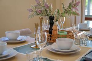 Chic Vibes Oasis Pool and Patio Comfort for Groups