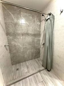 Lujoso amplio y luminoso depto con 3 hab 2 banos - Bonavista Rentals