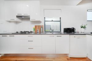 Urban Luxe Retreat 3-Level Stylish Home near CBD