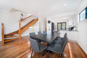 Urban Luxe Retreat 3-Level Stylish Home near CBD