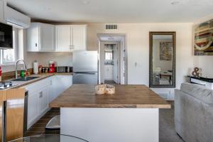 Cozy 1BR Guest House with Mountain View in Simi Valley