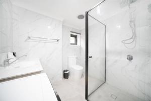 Newly Renovated Modern 2BR Self-Contained Unit