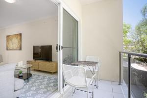 Affordable Cosy Retreat with Balcony, AC, and Parking