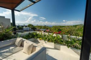 Balangan 4 bedrooms with rooftop and Jacuzzi