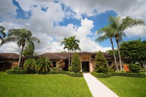 Poolside Miami Paradise with BBQ & Outdoor Lounge