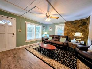 3BR House with BBQ & Fire pit Bryson City