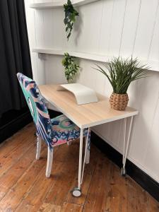 Quirky renovated apartment Glastonbury