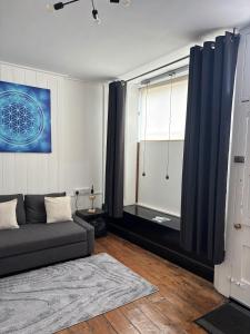 Quirky renovated apartment Glastonbury