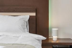 Modern 1BR Retreat Coffee & Peace