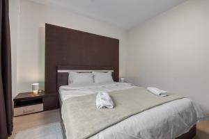 Modern 1BR Retreat Coffee & Peace