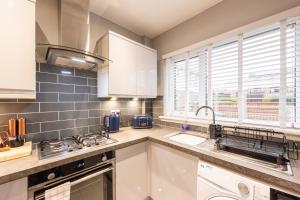 Bright 1-Bed Home with Garden Near Braid Hills Golf Course