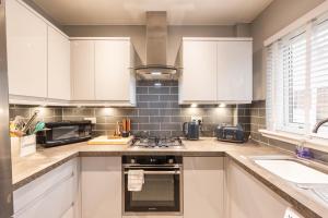 Bright 1-Bed Home with Garden Near Braid Hills Golf Course