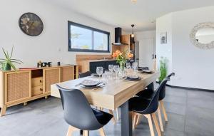 Cozy Home In Saint Germain Sur Ay With Wifi