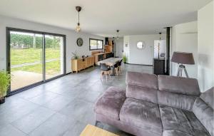 Cozy Home In Saint Germain Sur Ay With Wifi