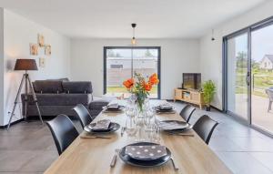 Cozy Home In Saint Germain Sur Ay With Wifi