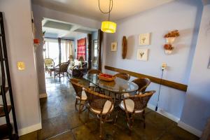 Duplex No 07, 3 quartos frente ao mar de Bombas