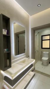 استديو دخول ذاتي وشاشة 75 بوصة