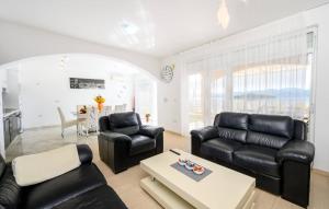 Lovely Apartment In Sreser With House Sea View