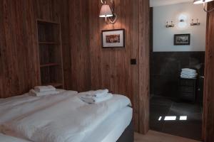 Löw Chalet Suite 2, Steps from the Slopes by 360 Estates