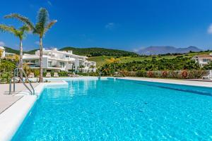 Alcazaba Lagoon Apartment with Private Beach, Pools, Gym, Sauna, Hot Tub & Fully Equipped Kitchen