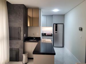 Apartamento 2 suites, completo, luxo, piscina aquecida condominio, 1 quadra mar